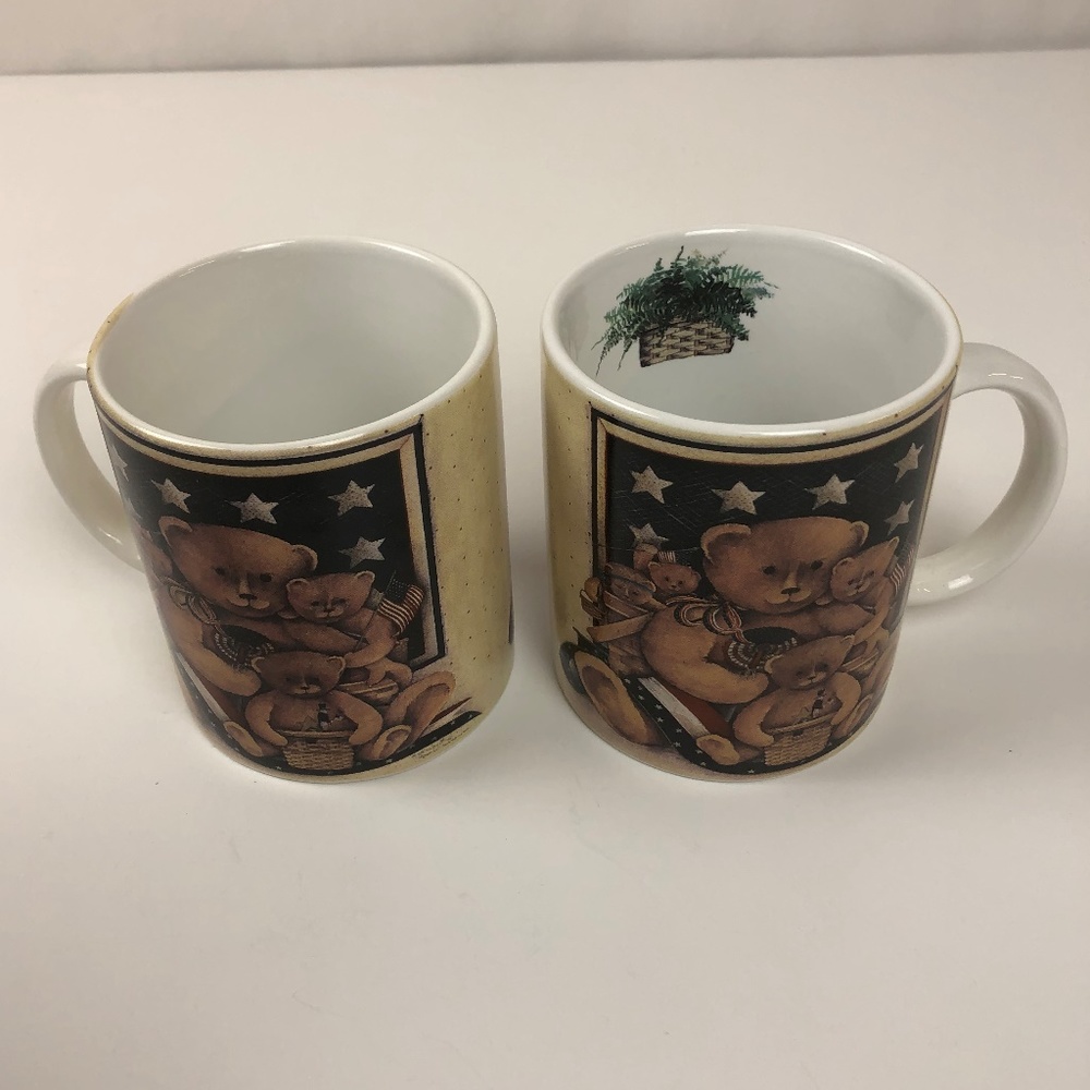Pair of VTG America the Land we Love Art Mugs